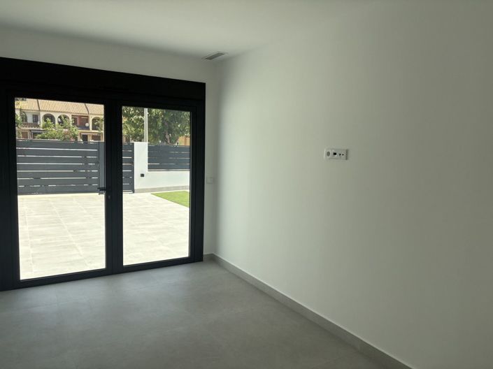 Image No.7-3 Bed Villa for sale