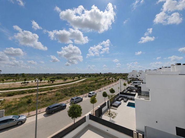 Image No.2-6 Bed Villa for sale