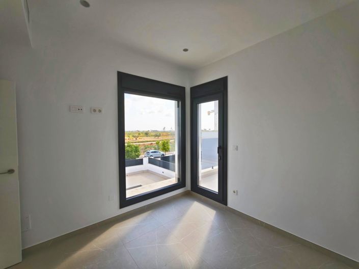 Image No.25-6 Bed Villa for sale