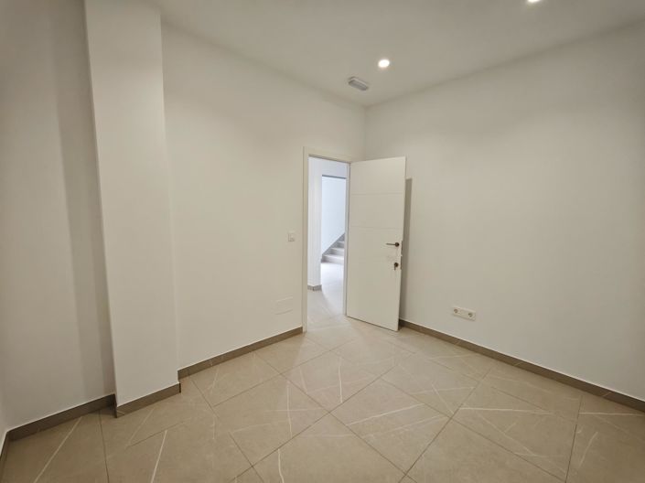 Image No.45-6 Bed Villa for sale
