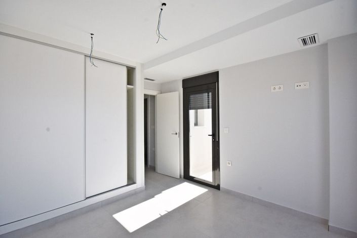 Image No.10-3 Bed Apartment for sale