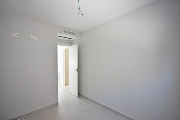 Image No.13-3 Bed Apartment for sale