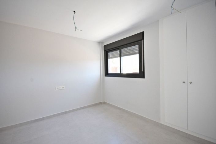 Image No.17-3 Bed Apartment for sale