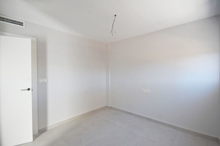 Image No.18-3 Bed Apartment for sale