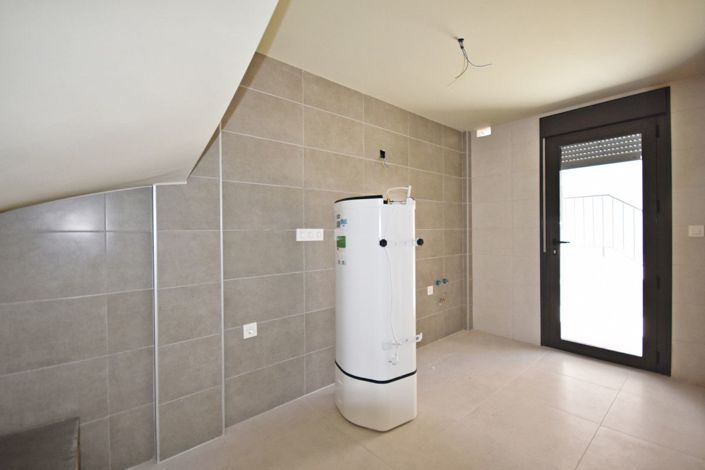 Image No.19-3 Bed Apartment for sale