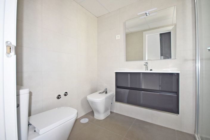Image No.24-3 Bed Apartment for sale