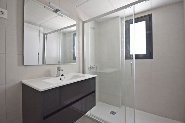 Image No.25-3 Bed Apartment for sale