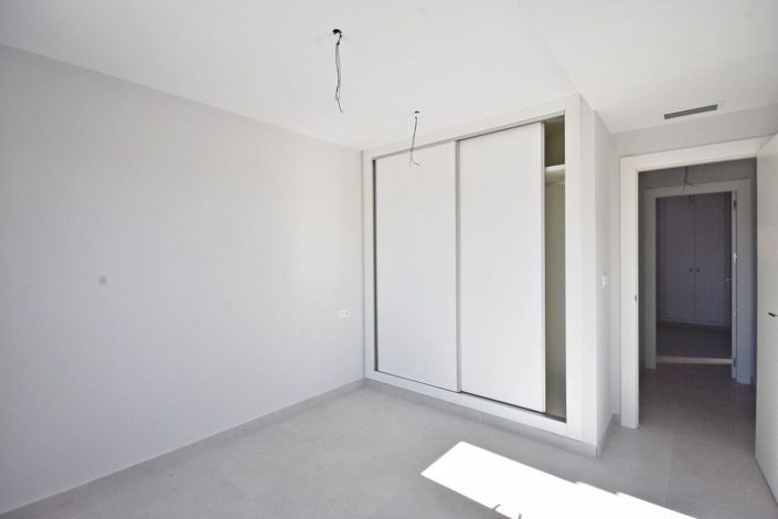 Image No.9-3 Bed Apartment for sale