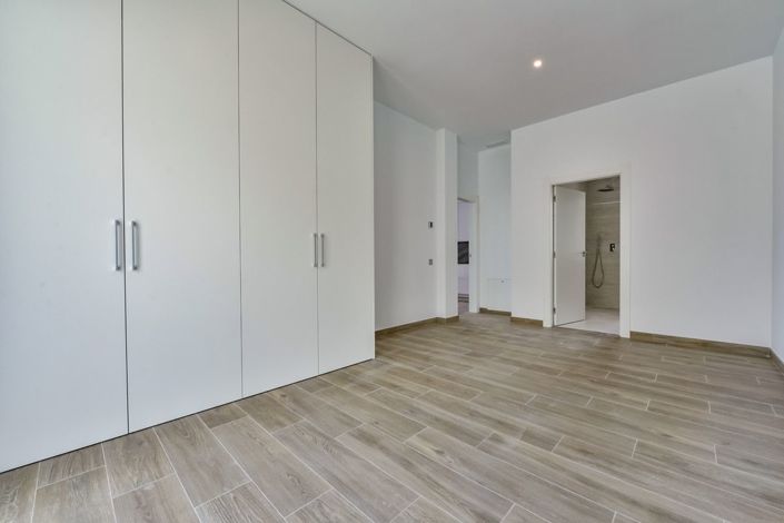 Image No.3-7 Bed Villa for sale