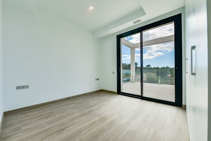 Image No.43-7 Bed Villa for sale