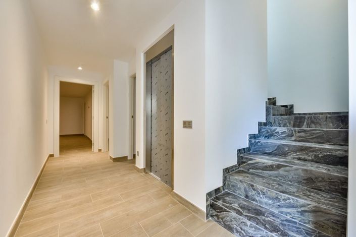 Image No.6-7 Bed Villa for sale