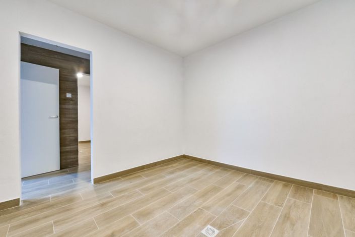 Image No.7-7 Bed Villa for sale