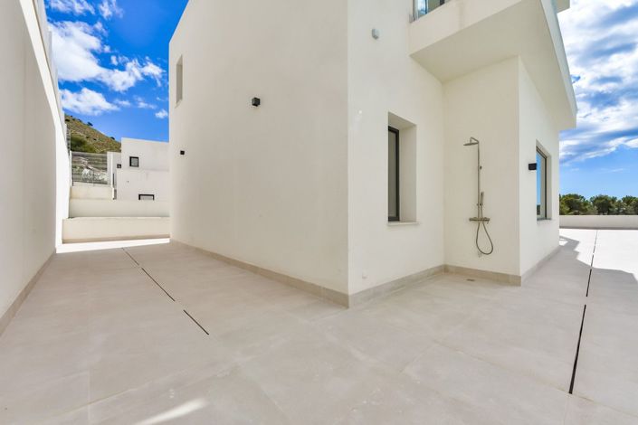 Image No.8-7 Bed Villa for sale