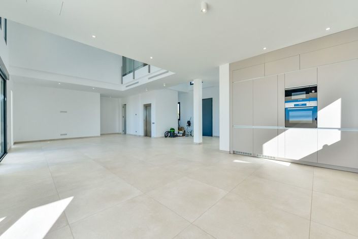 Image No.13-8 Bed Villa for sale