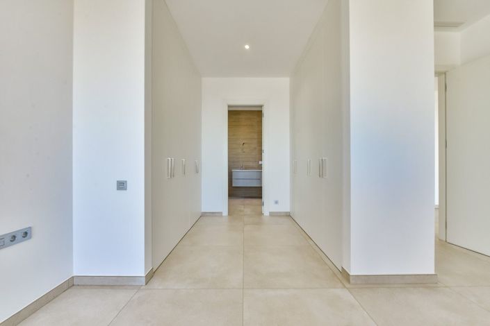 Image No.14-8 Bed Villa for sale