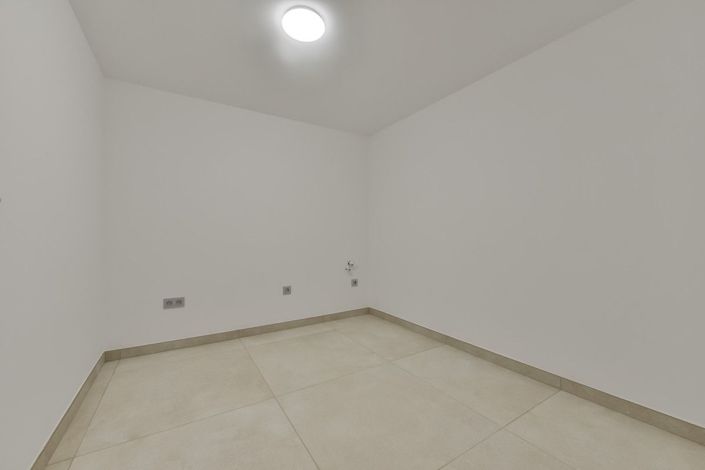 Image No.17-8 Bed Villa for sale