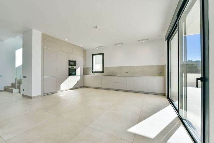 Image No.18-8 Bed Villa for sale