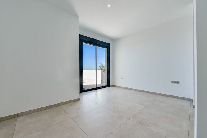 Image No.19-8 Bed Villa for sale
