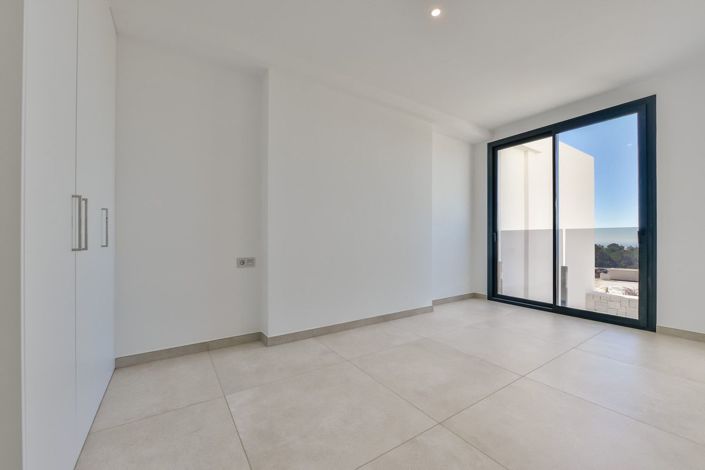 Image No.32-8 Bed Villa for sale