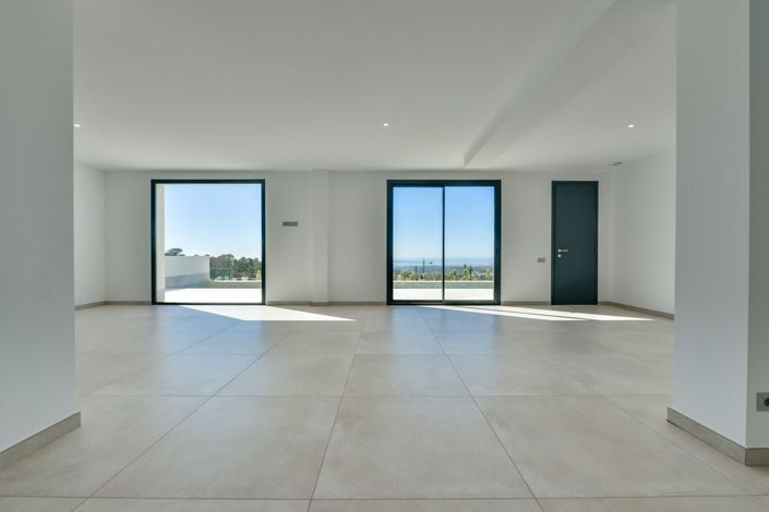Image No.42-8 Bed Villa for sale