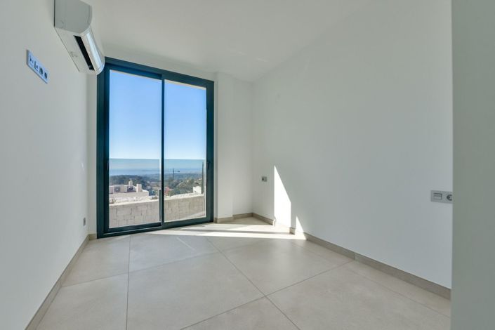 Image No.43-8 Bed Villa for sale
