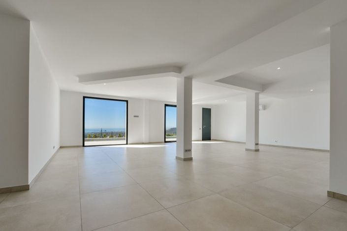 Image No.44-8 Bed Villa for sale