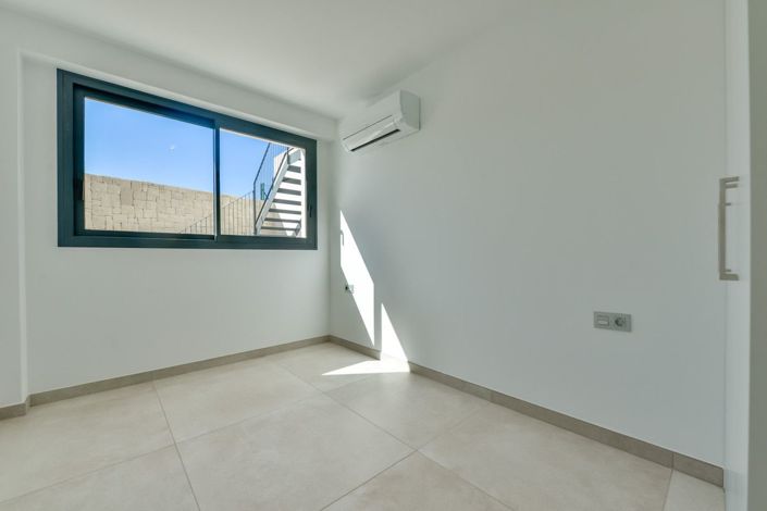 Image No.46-8 Bed Villa for sale