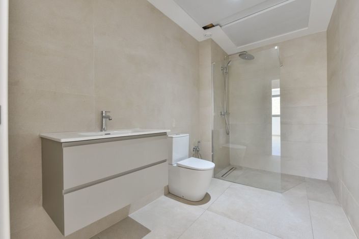 Image No.48-8 Bed Villa for sale
