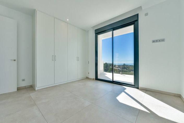 Image No.10-4 Bed Villa for sale