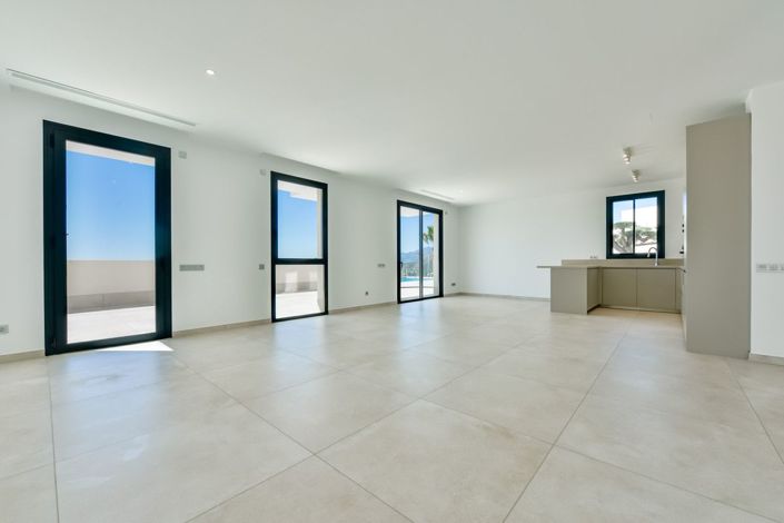 Image No.25-4 Bed Villa for sale