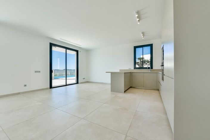 Image No.28-4 Bed Villa for sale