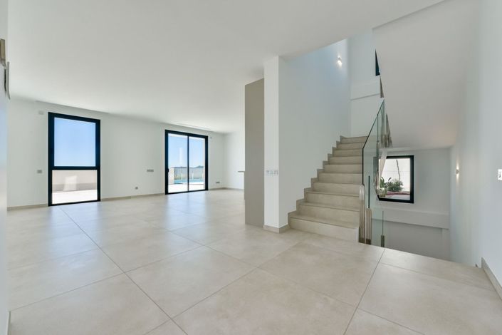 Image No.4-4 Bed Villa for sale