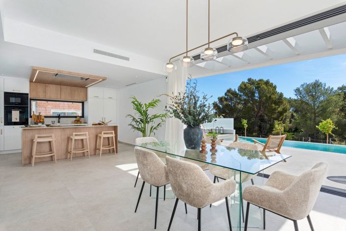 Image No.4-4 Bed Villa for sale