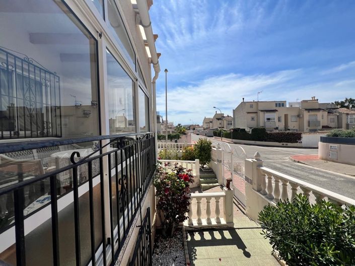 Image No.2-Chalet de 3 chambres à vendre à Torrevieja