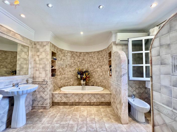 Image No.50-3 Bed Villa for sale