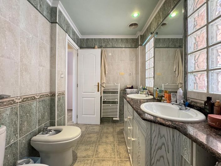 Image No.30-3 Bed House for sale