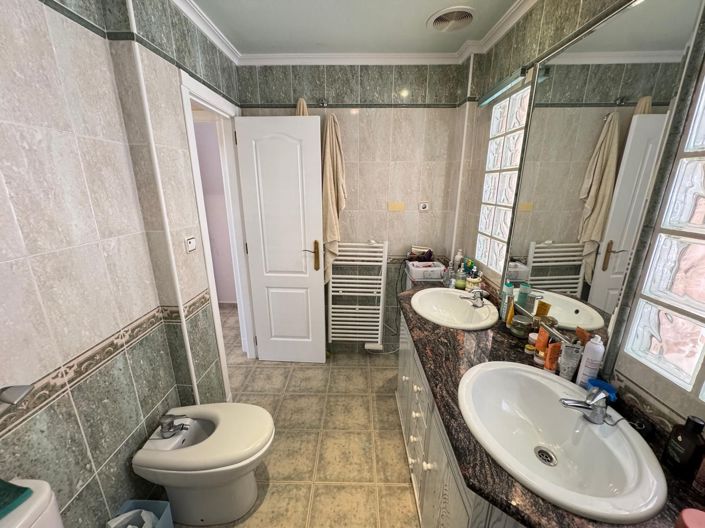 Image No.31-3 Bed House for sale