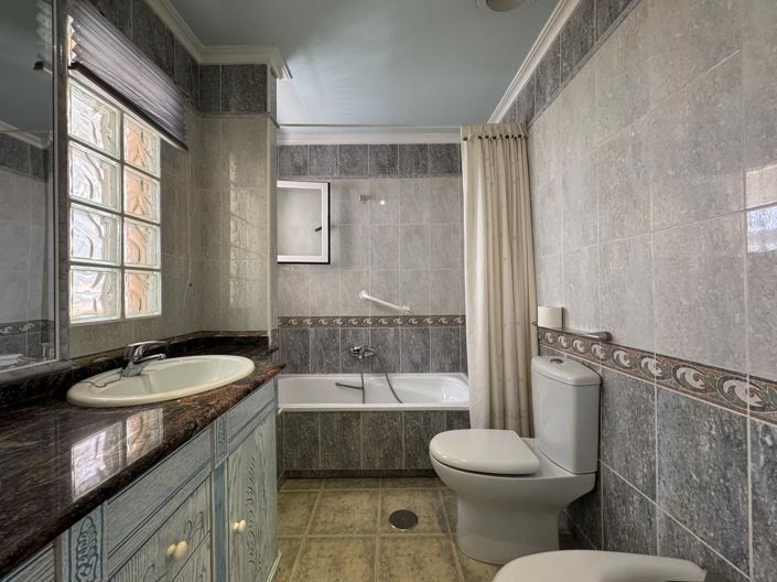 Image No.43-3 Bed House for sale