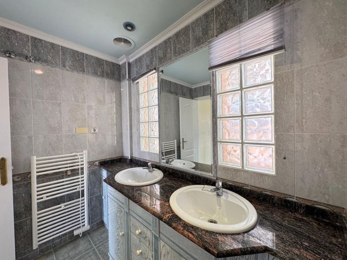 Image No.44-3 Bed House for sale