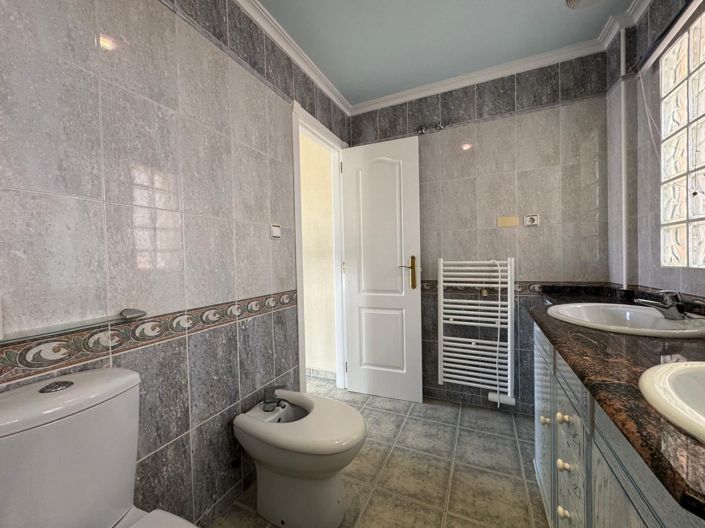 Image No.45-3 Bed House for sale