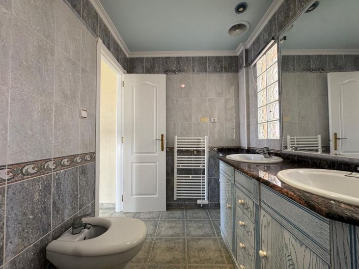 Image No.46-3 Bed House for sale