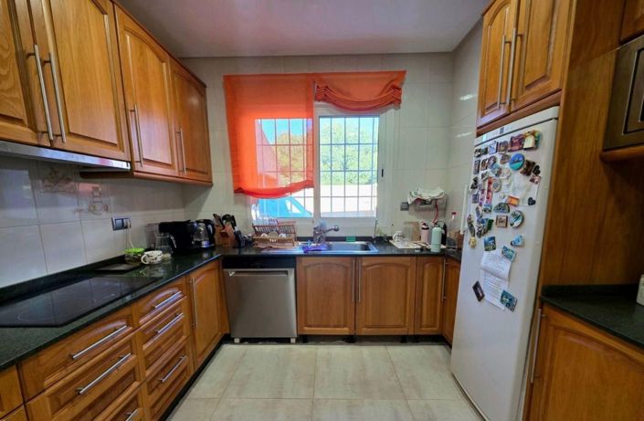 Image No.17-5 Bed House for sale