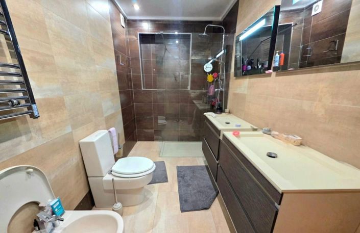 Image No.21-5 Bed House for sale