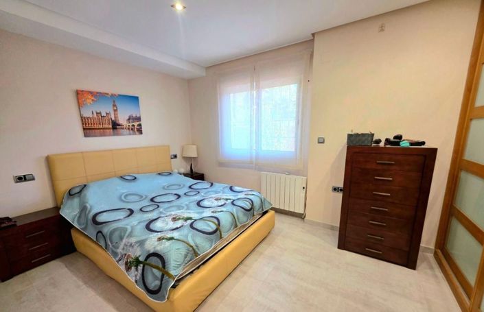Image No.24-5 Bed House for sale