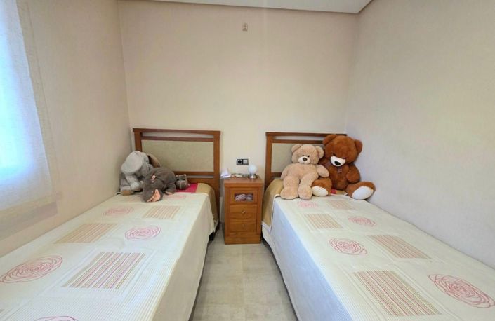 Image No.26-5 Bed House for sale