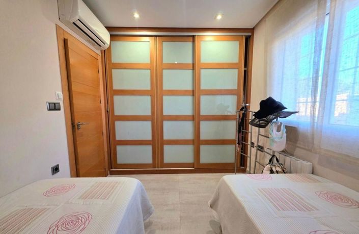 Image No.27-5 Bed House for sale