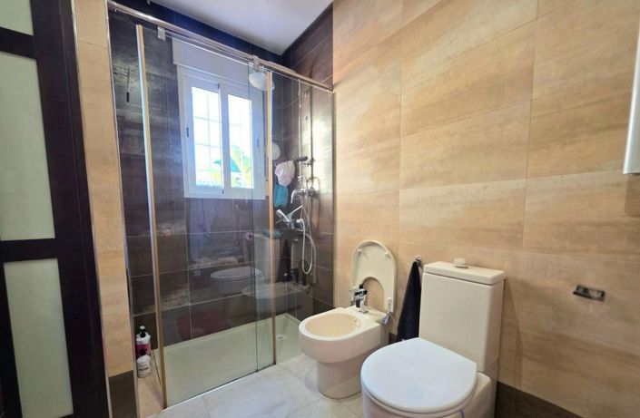 Image No.41-5 Bed House for sale