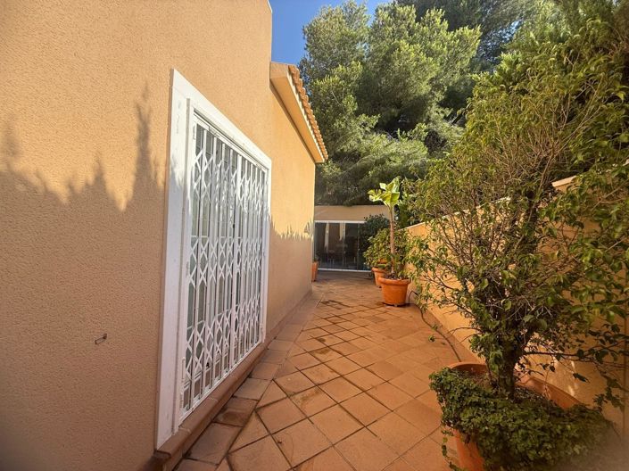 Image No.7-5 Bed House for sale
