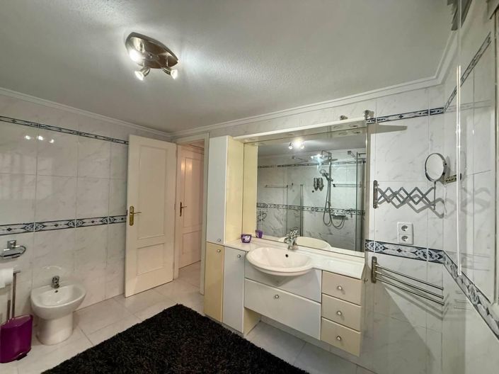 Image No.32-4 Bed Villa for sale