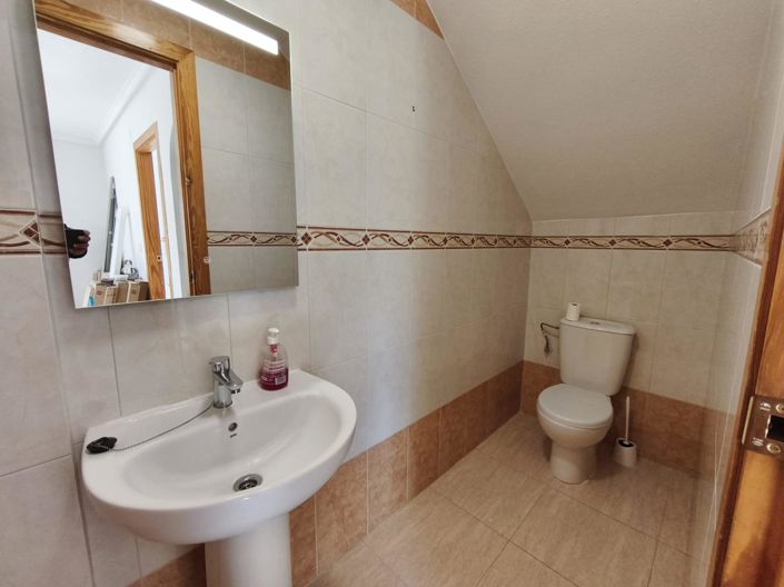Image No.11-3 Bed House for sale